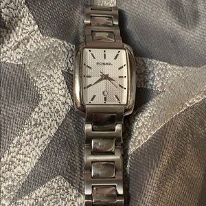 Woman’s fossil watch with date